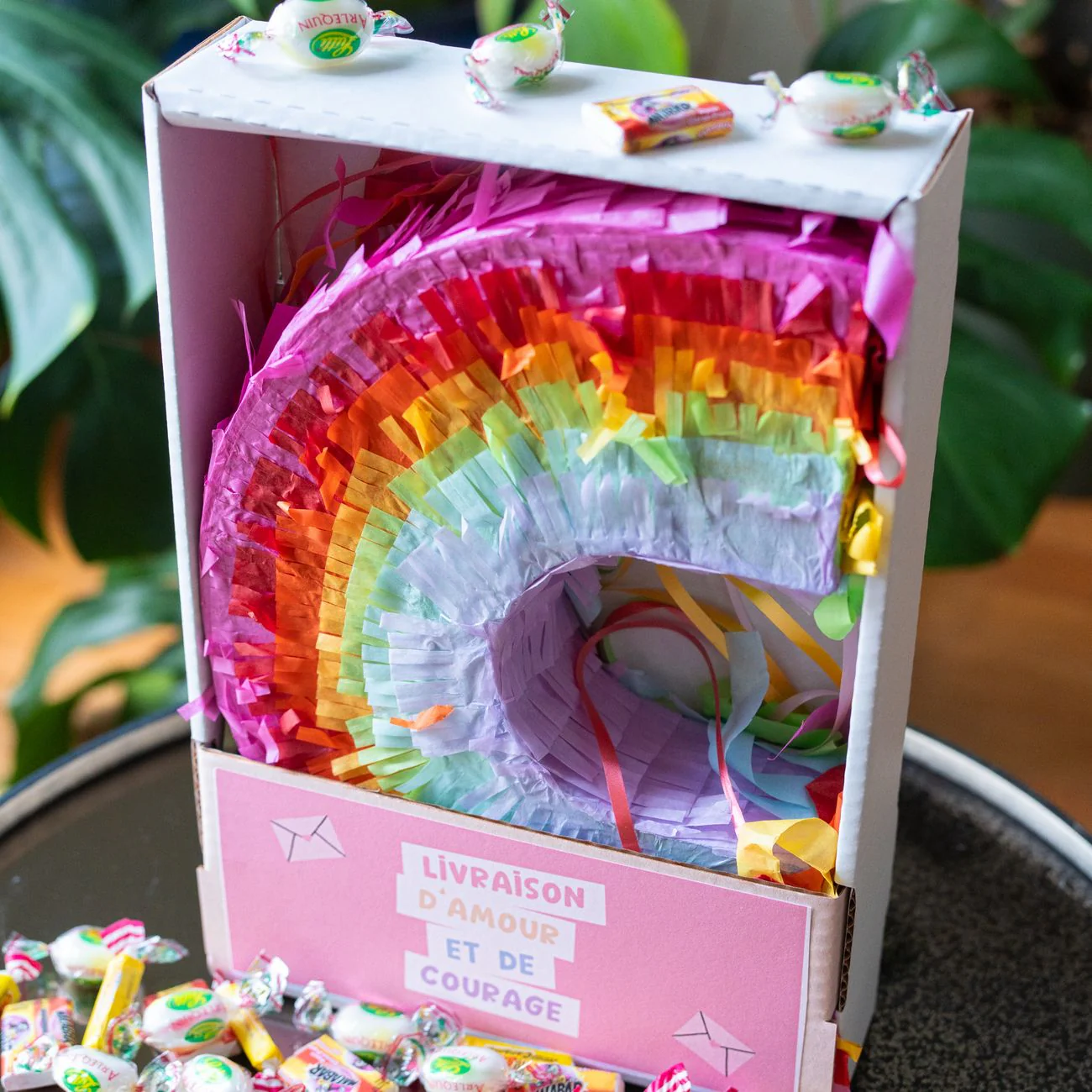 Piñata Arc-en-ciel - Livraison d'amour et de courage - avec bonbons - Image 4