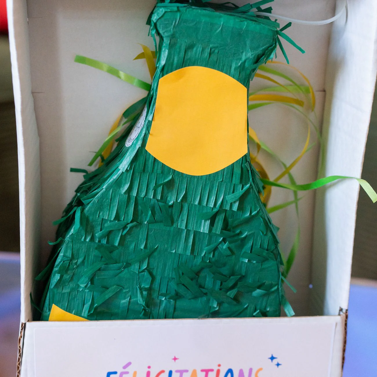 Piñata Champagne - Félicitations - avec bonbons - Image 4