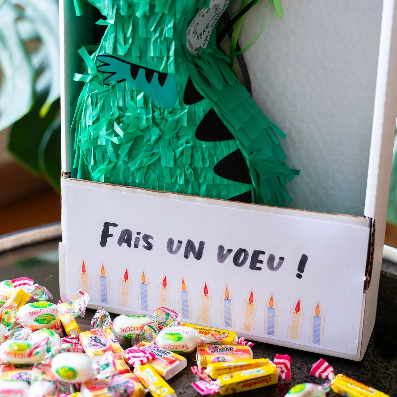 Piñata Dinosaure - Fait un voeu - avec bonbons - Image 3