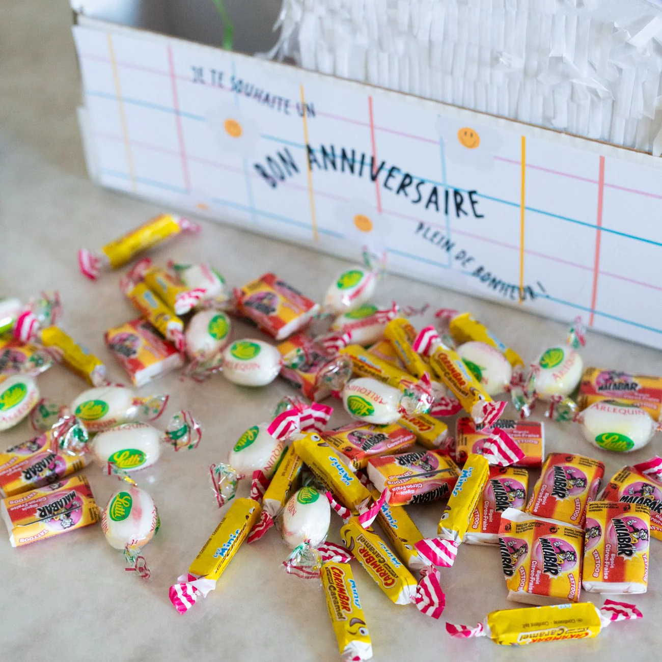 Piñata Licorne - Bon anniversaire - avec bonbons - Image 2