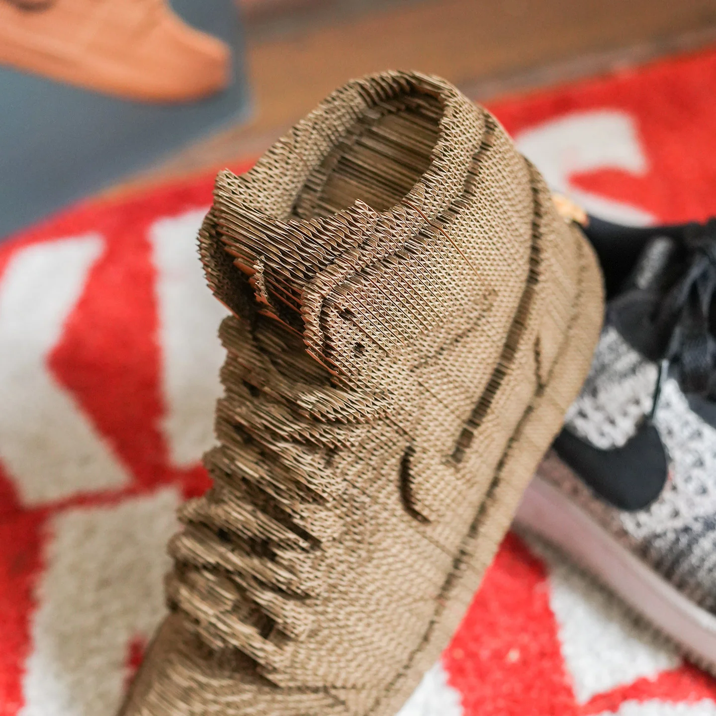Sculpture en carton DIY - Sneakers - Image 3